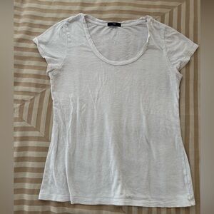 $1!! GAP White Scoop Neck Short Sleeve Tee - Casual Women's Top